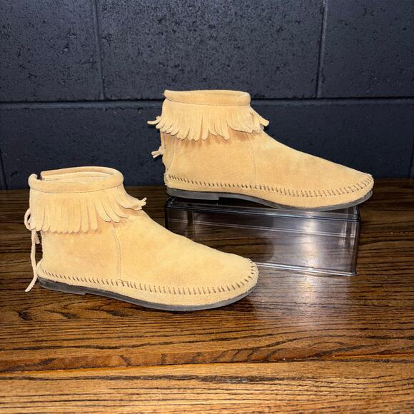 Minnetonka Womens 8 Tan Suede Fringe Moccasin Boots Ankle Booties Zip Soft Sole - Picture 3 of 7